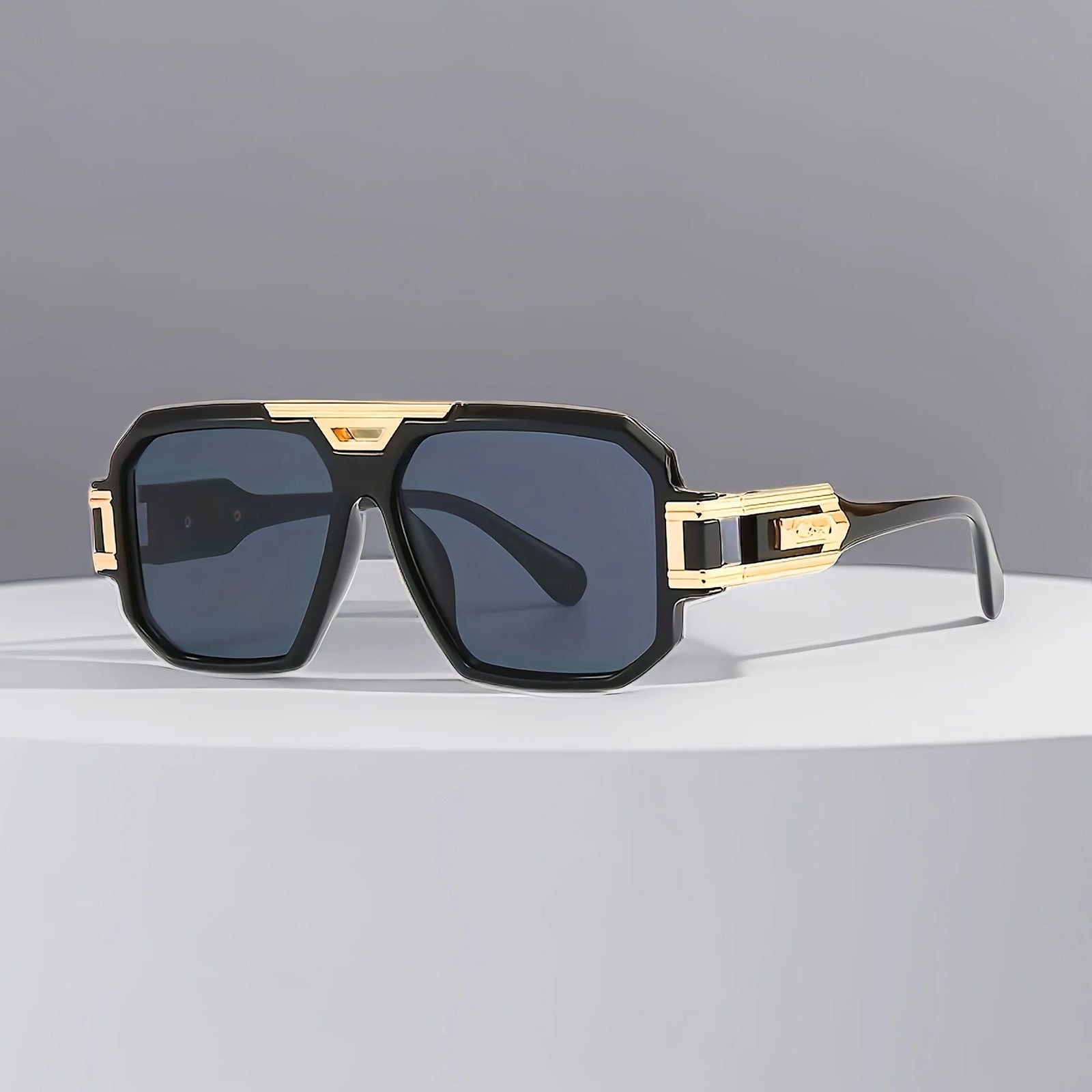 1 Pair Men's Retro Square Fashion Glasses - Vintage Streetwear Style with Black