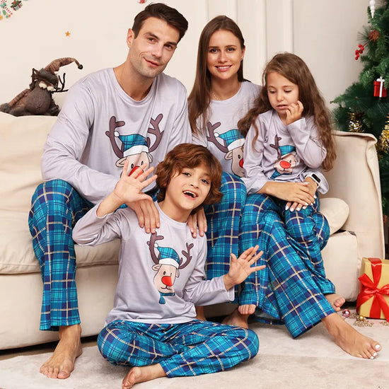 Conjunto de pijamas de Navidad a juego para la familia, estampado de ciervos, aspecto navideño familiar, ropa para perros para madre e hija, 2024